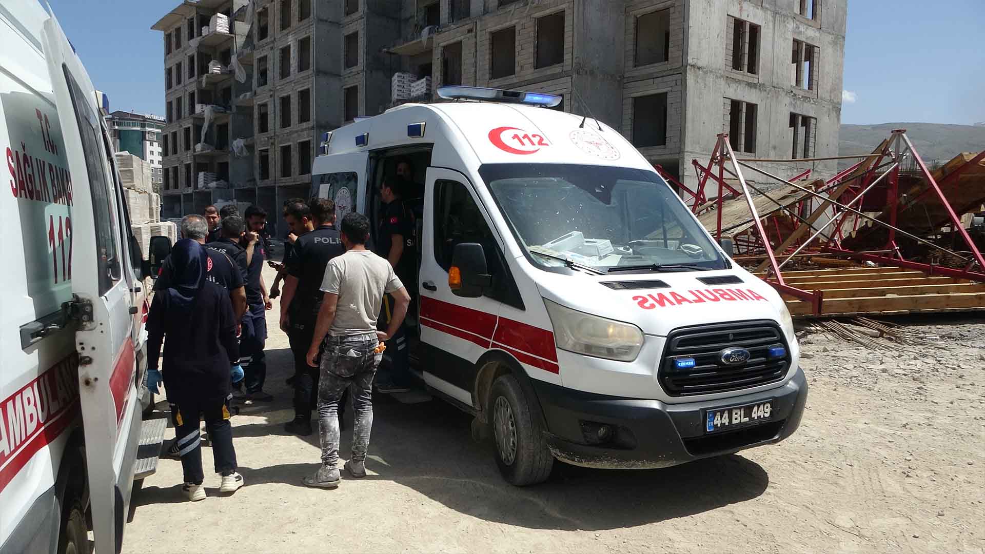 Şantiyede İşçiler Arasında Taşlı Sopalı Kavga, 3 İşçi Yaralandı 2
