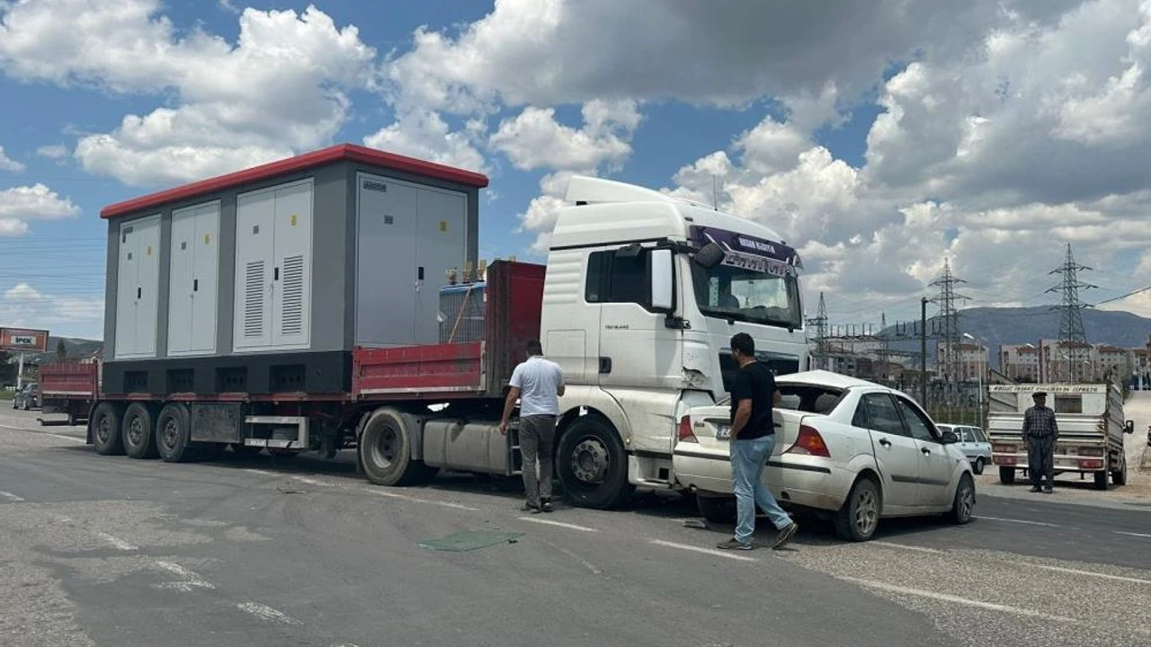 Tir Ile Otomobil Carpisti 1 Yarali