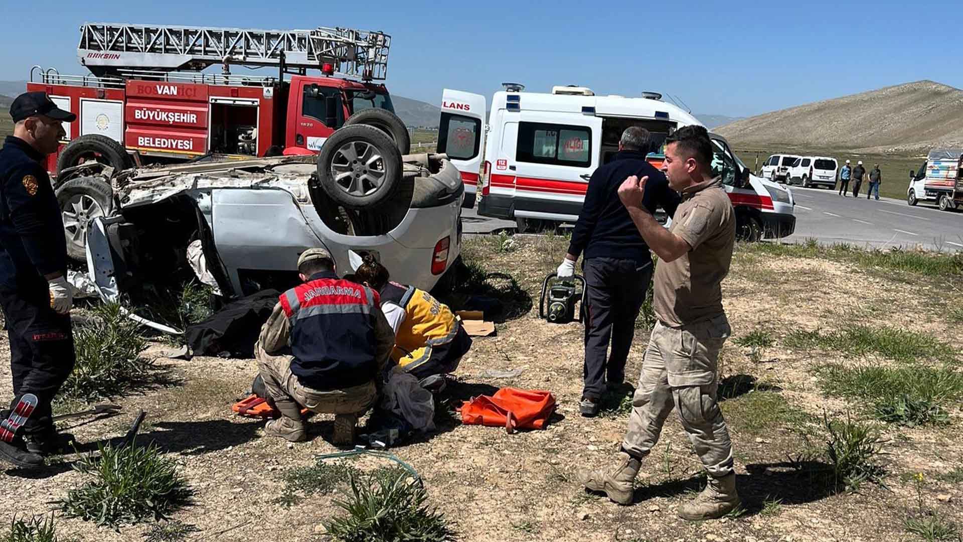 Van’da İki Araç Feci Çarpıştı, 4 Kişi Hayatını Kaybetti, 2 Yaralı 1