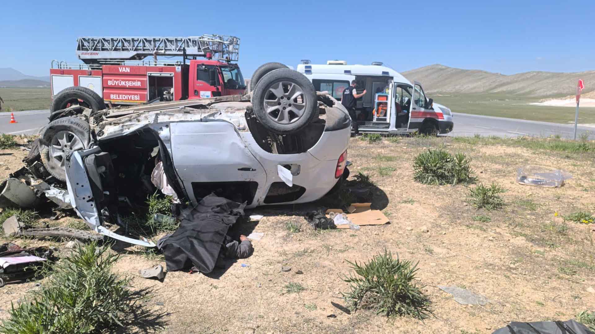 Van’da İki Araç Feci Çarpıştı, 4 Kişi Hayatını Kaybetti, 2 Yaralı 5