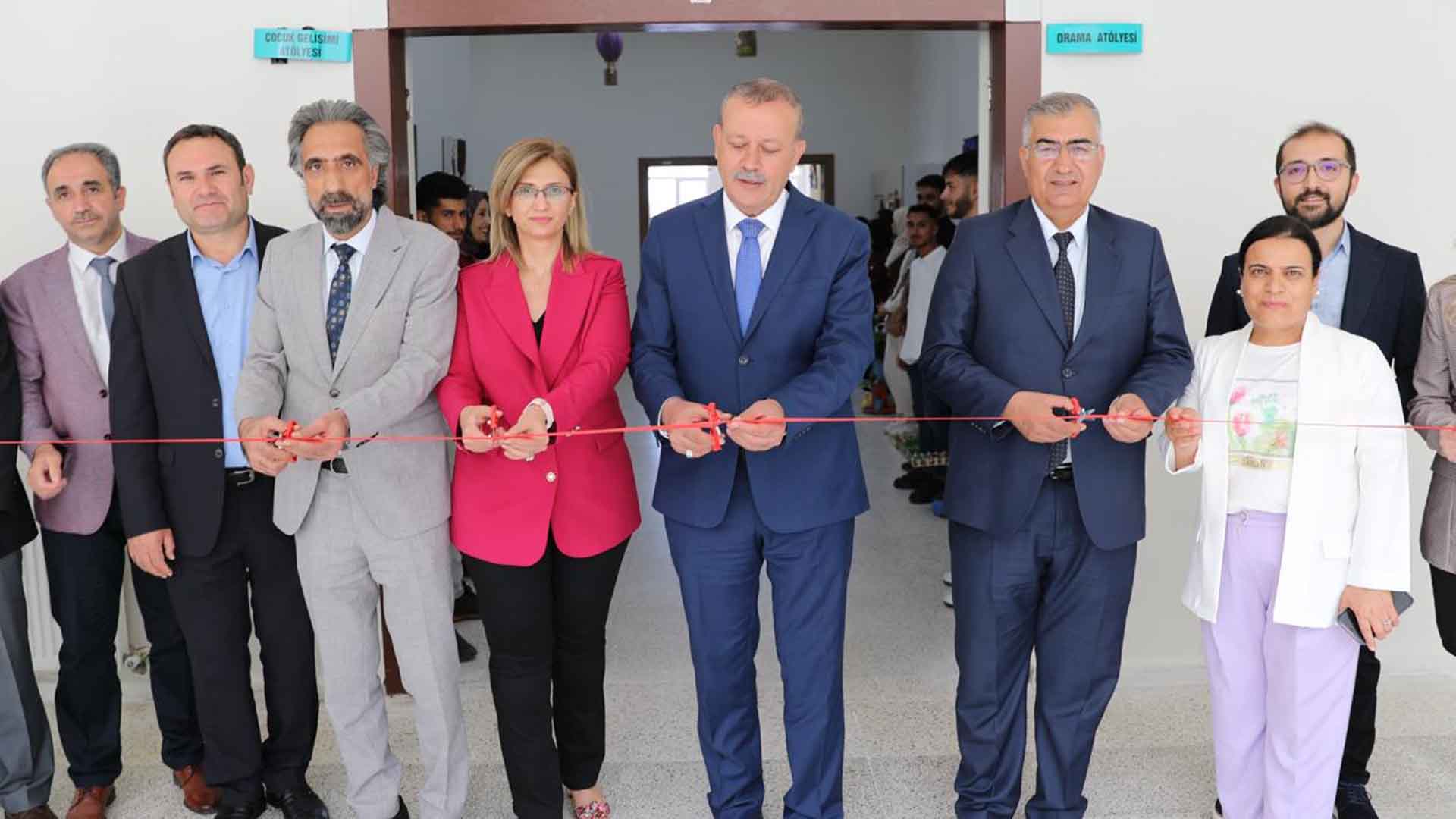 Bitlis Eren Üniversiteli Öğrencilerden Anlamlı Sergi