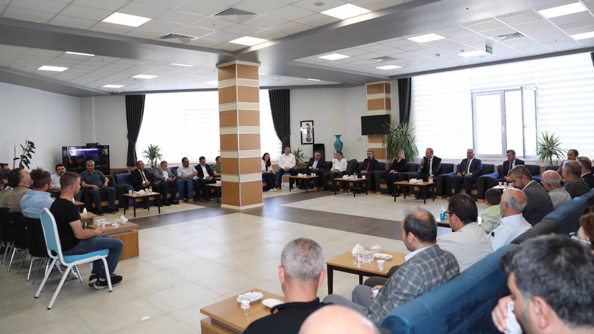 Bitlis Eren Üniversitesi Rektörü Elmastaş’tan Personelle Bayram Buluşması 1