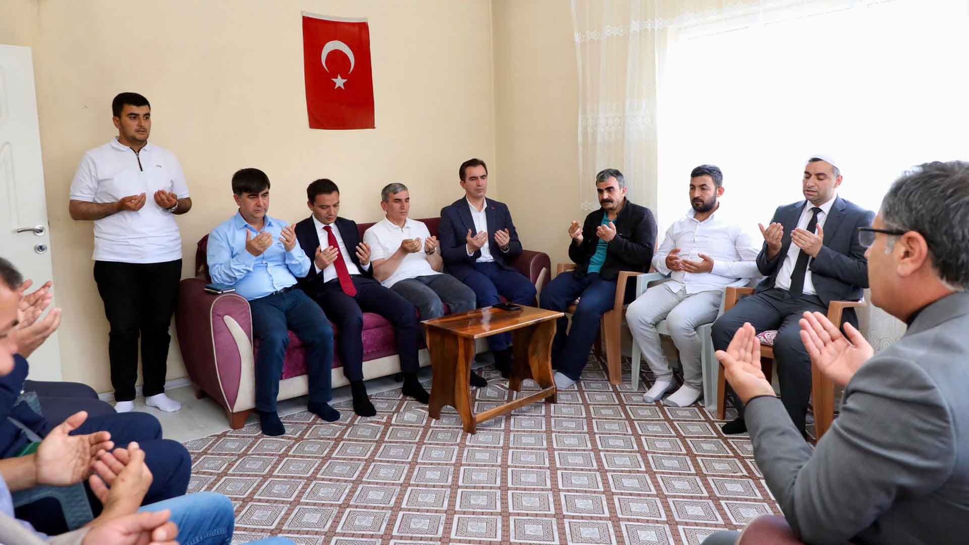 Bitlis Valisi Karakaya, Hizan’da Şehit Yakınları Ve Gazileri Ziyaret Etti 1