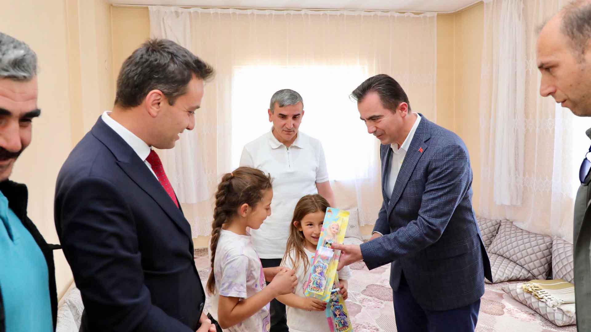 Bitlis Valisi Karakaya, Hizan’da Şehit Yakınları Ve Gazileri Ziyaret Etti 3