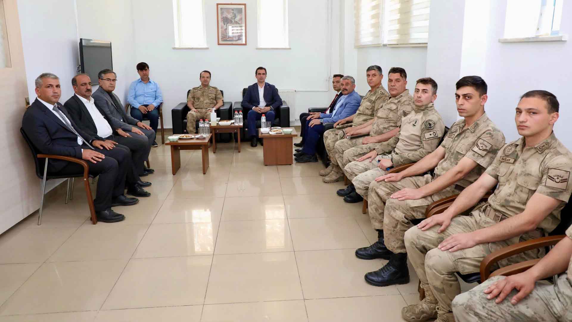 Bitlis Valisi Karakaya'dan Hizan’daki Güvenlik Noktalarına Moral Ziyareti 3