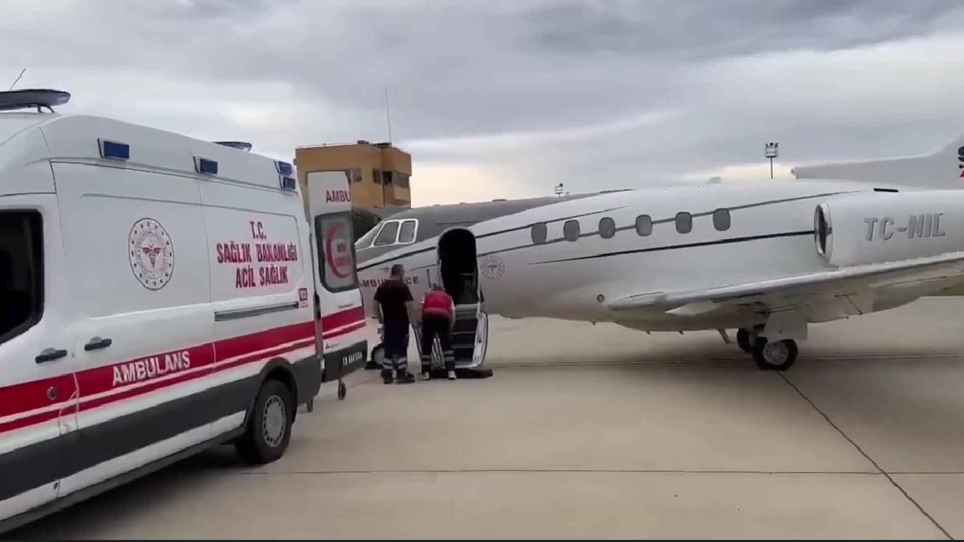 Bitlis’te 1 Günlük Bebek Uçak Ambulansla İstanbul’a Sevk Edildi 1