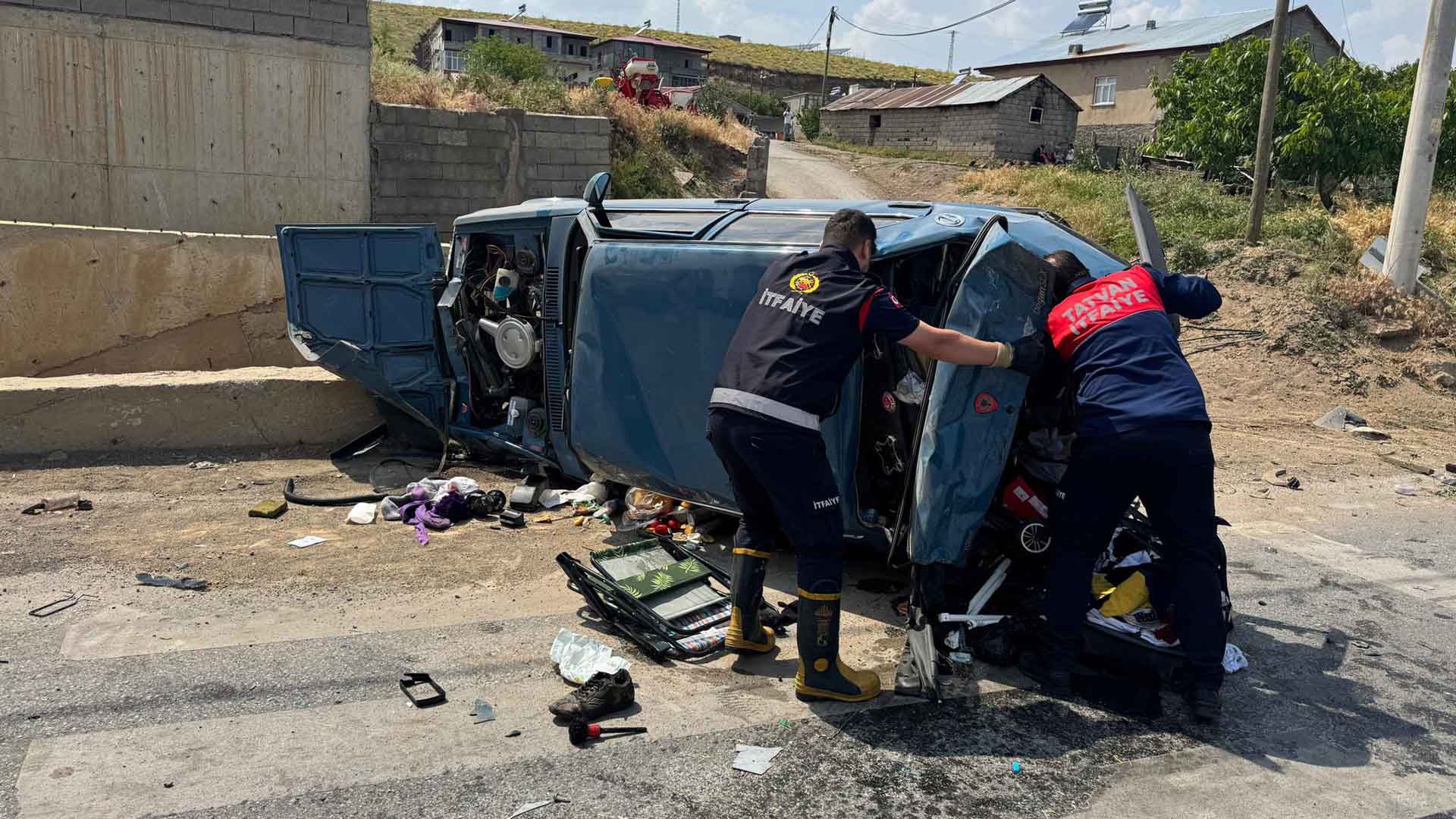 Bitlis'te İki Araç Feci Çarpıştı, 4 Kişi Yaralandı