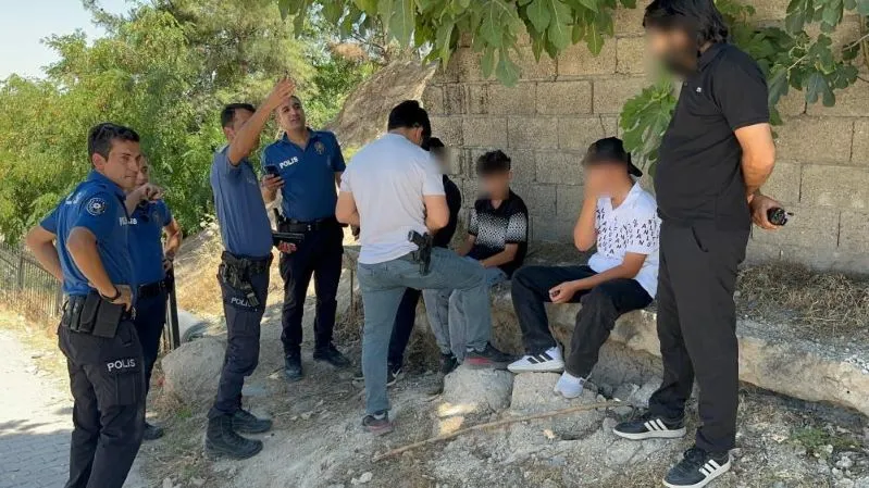 Cakmakla Oynayan Cocuklar Orman Yanginina Yol Acti 1