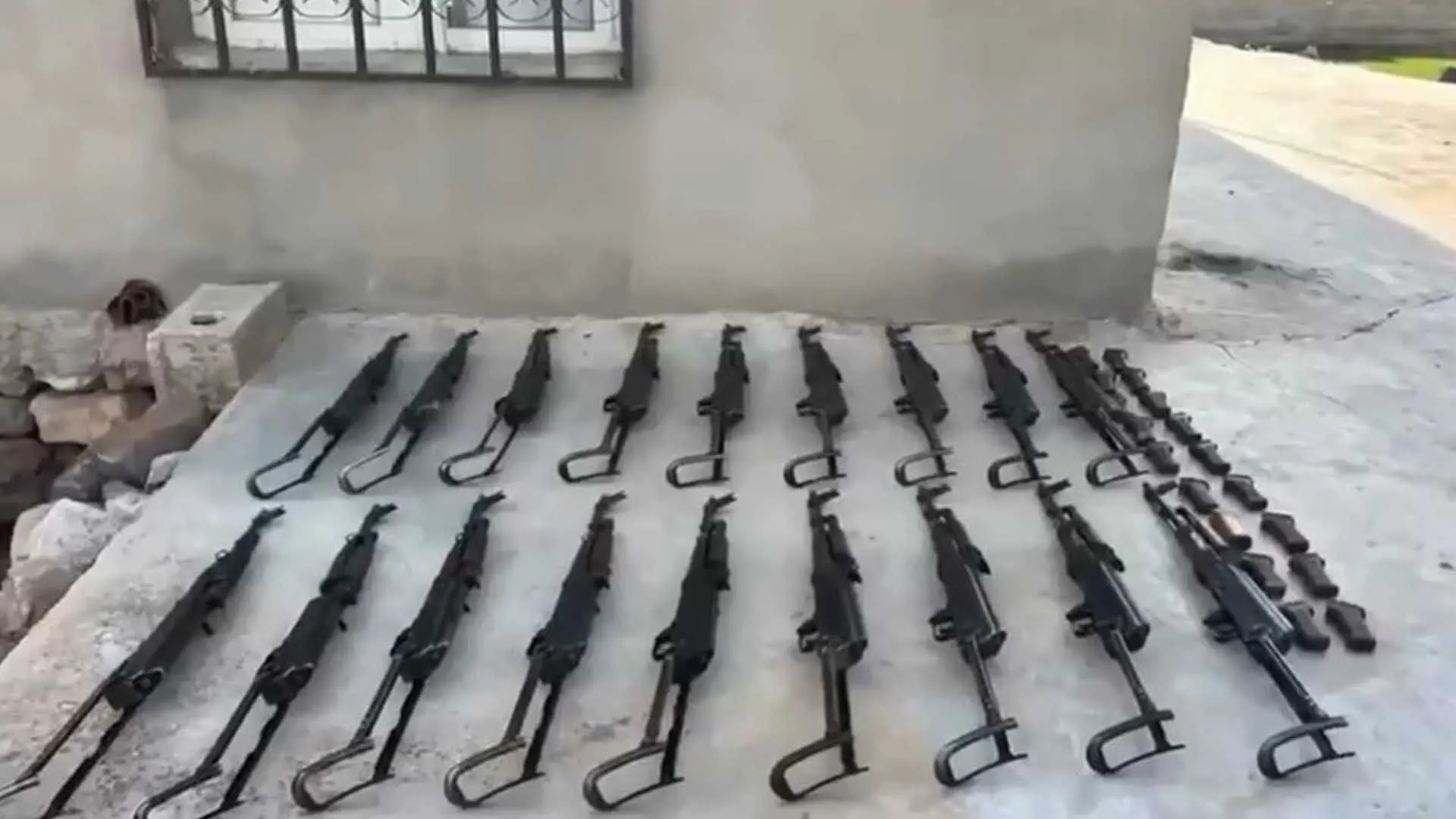Cok Sayida Uzun Namlulu Silah Ele Gecirildi 8 Gozalti 2
