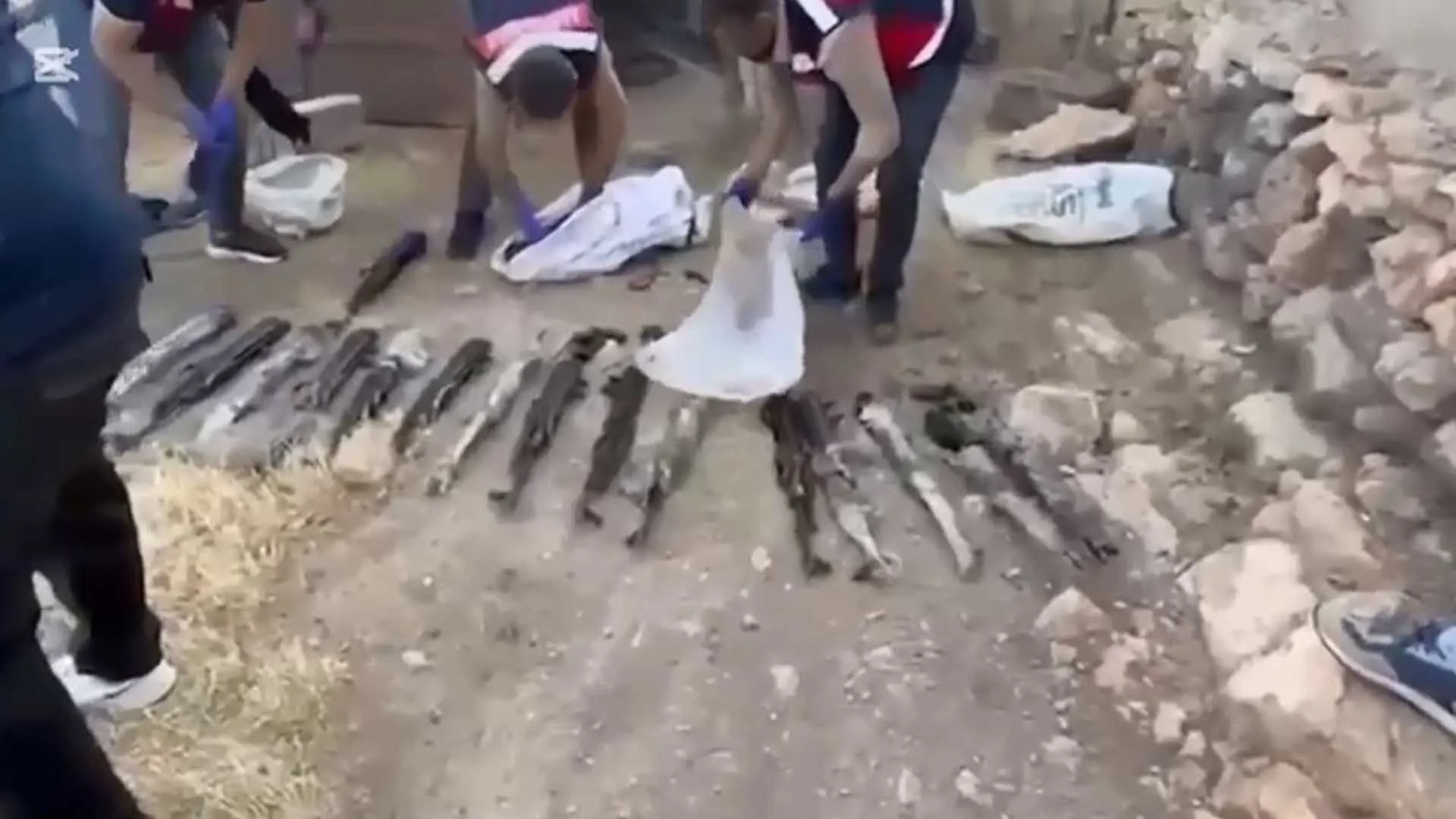 Cok Sayida Uzun Namlulu Silah Ele Gecirildi 8 Gozalti 3