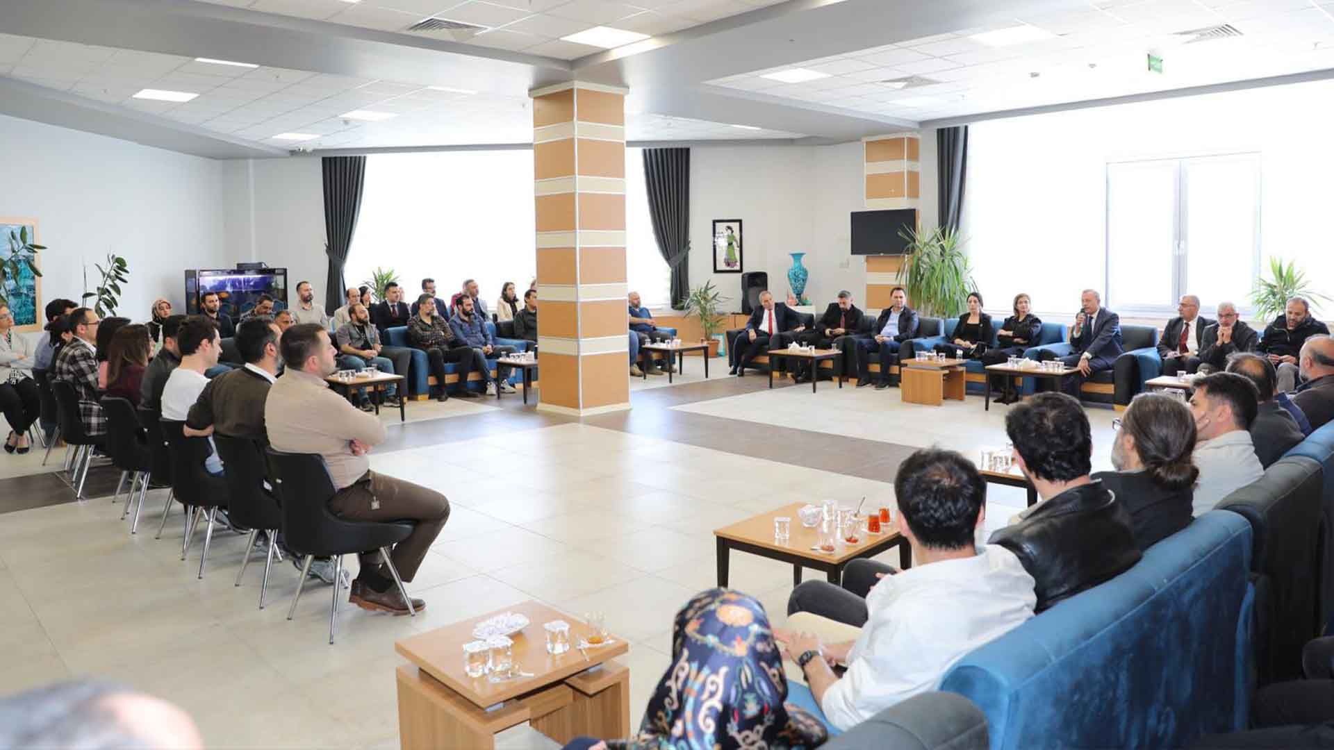Rektör Elmastaş, Yeni Atanan ve Unvan Alan Personelle Buluştu - Bitlis ...