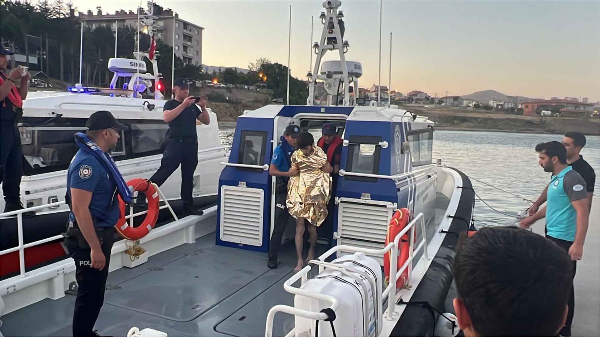 Tatvan'da 18 Yaşındaki Genç Van Gölü’nde Akıntıya Kapıldı 2