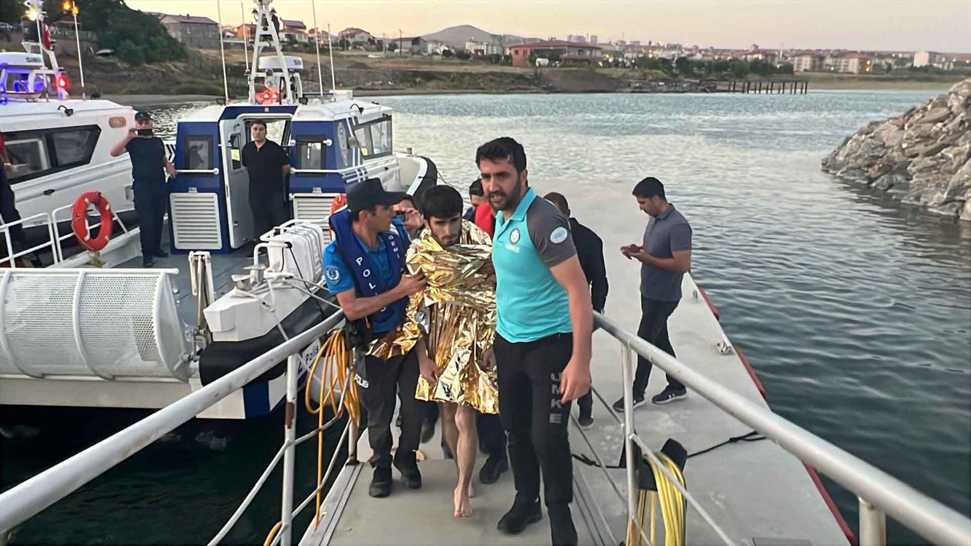 Tatvan'da 18 Yaşındaki Genç Van Gölü’nde Akıntıya Kapıldı 3