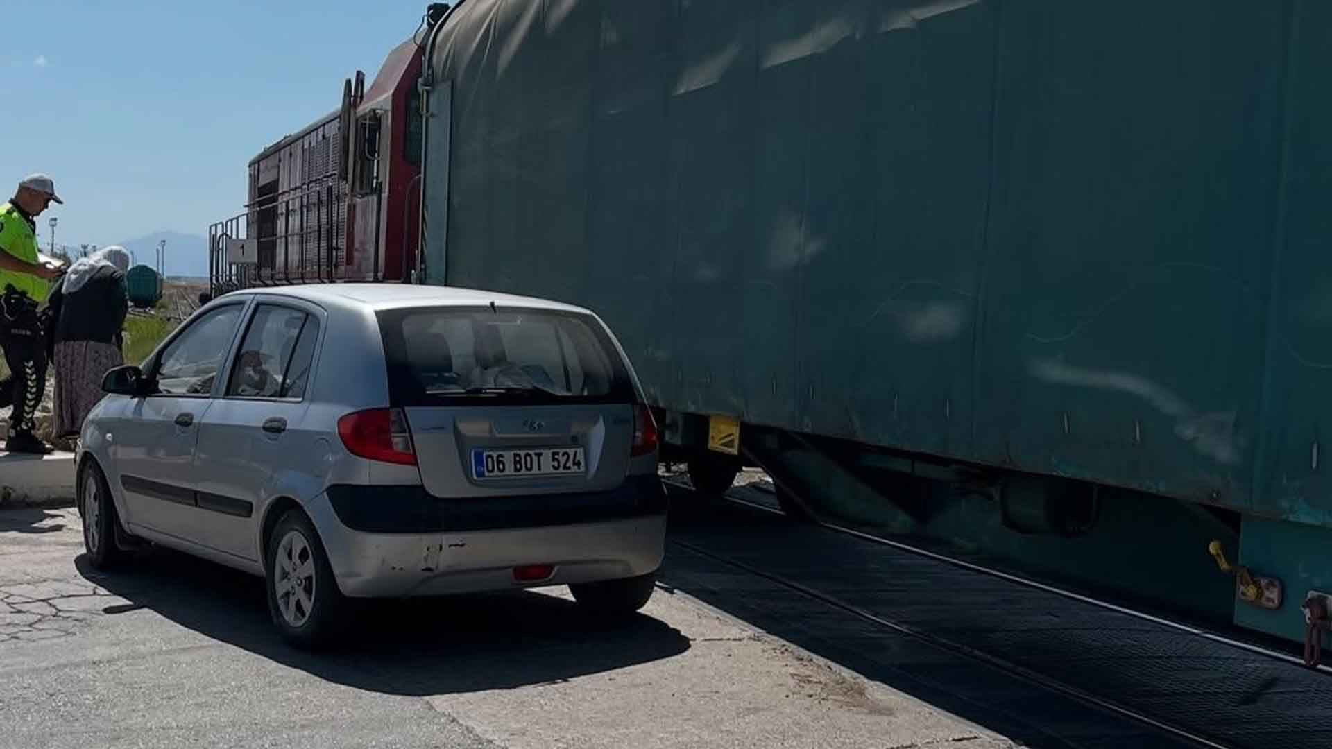 Van’da Tren Otomobile Çarptı, 1 Kişi Yaralandı 3