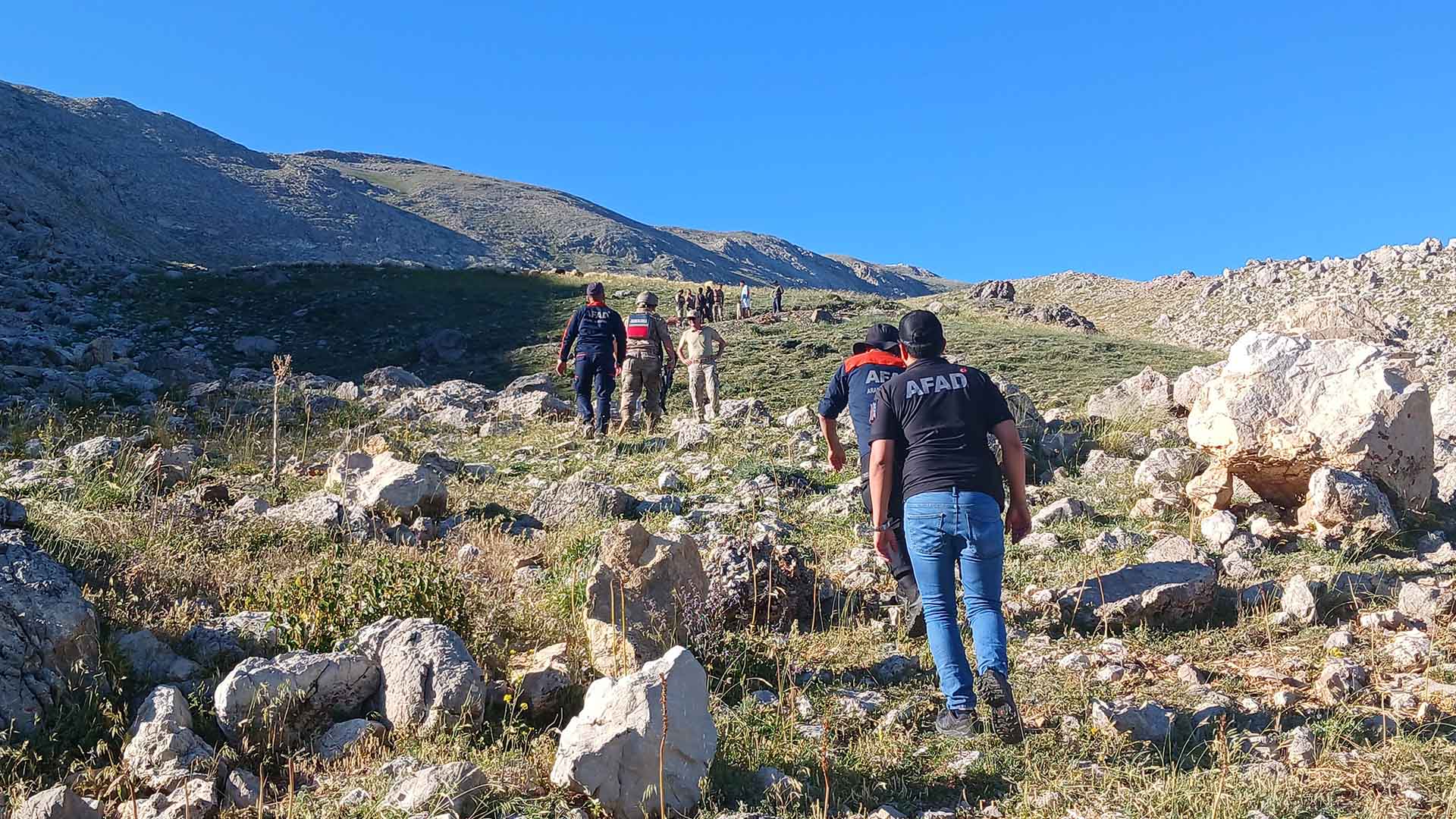 Yaban Hayvanlardan Kaçarken Dağlık Alanda Düşen Çoban Yaralandı 1