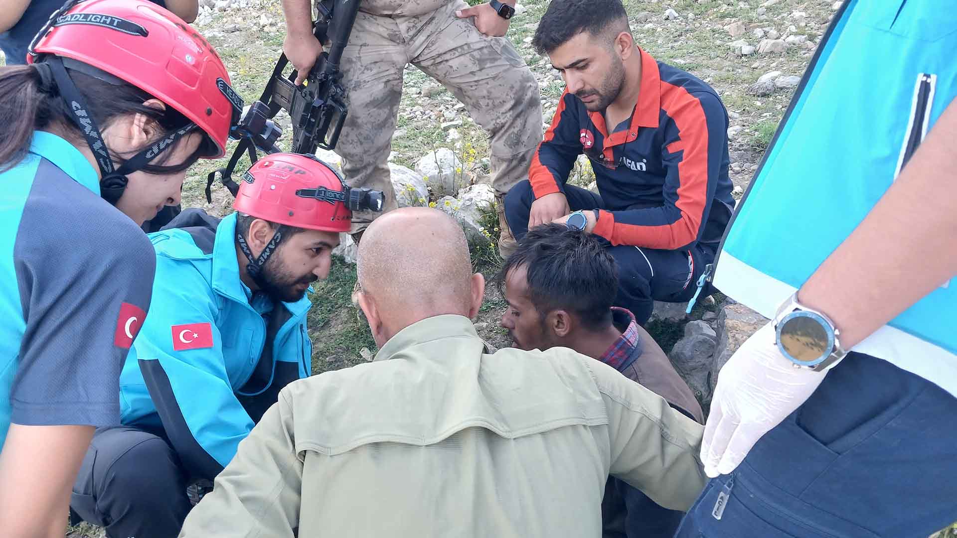 Yaban Hayvanlardan Kaçarken Dağlık Alanda Düşen Çoban Yaralandı