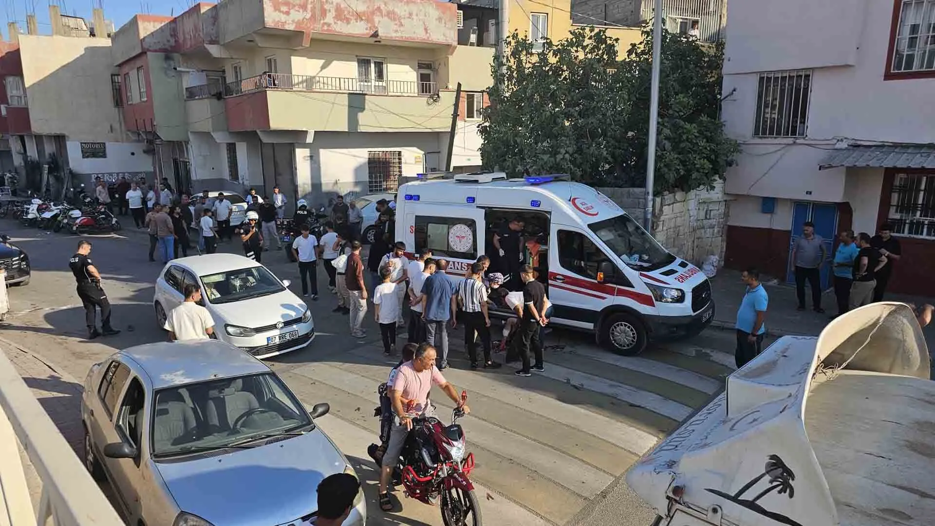 Akraba Aileler Arasinda Tas Sopa Ve Silahli Kavga 8 Yarali 4