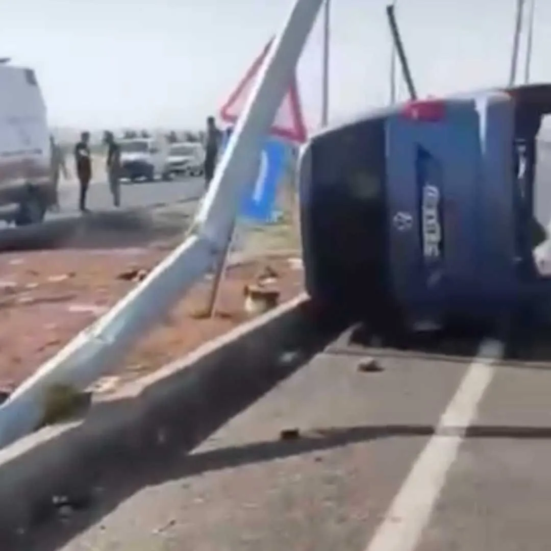 Batmanda Hafif Ticari Arac Elektrik Diregine Carpti 2 Olu 4 Yarali 5