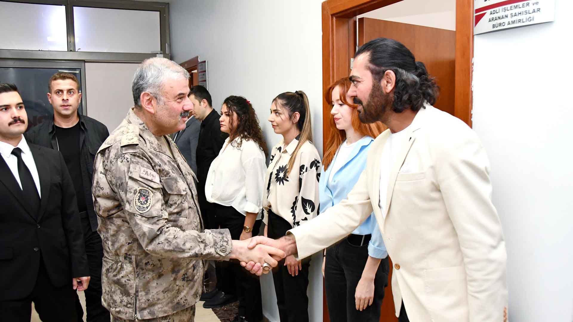 Bitlis Emniyet Müdürü Şekeroğlu'ndan Narkotik Ekibine Teşekkür Ziyareti