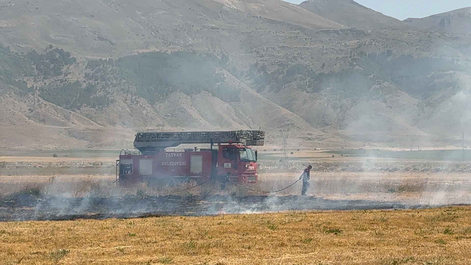 Bitlis'te 60 Dönümlük Alan Yangında Kül Oldu 4