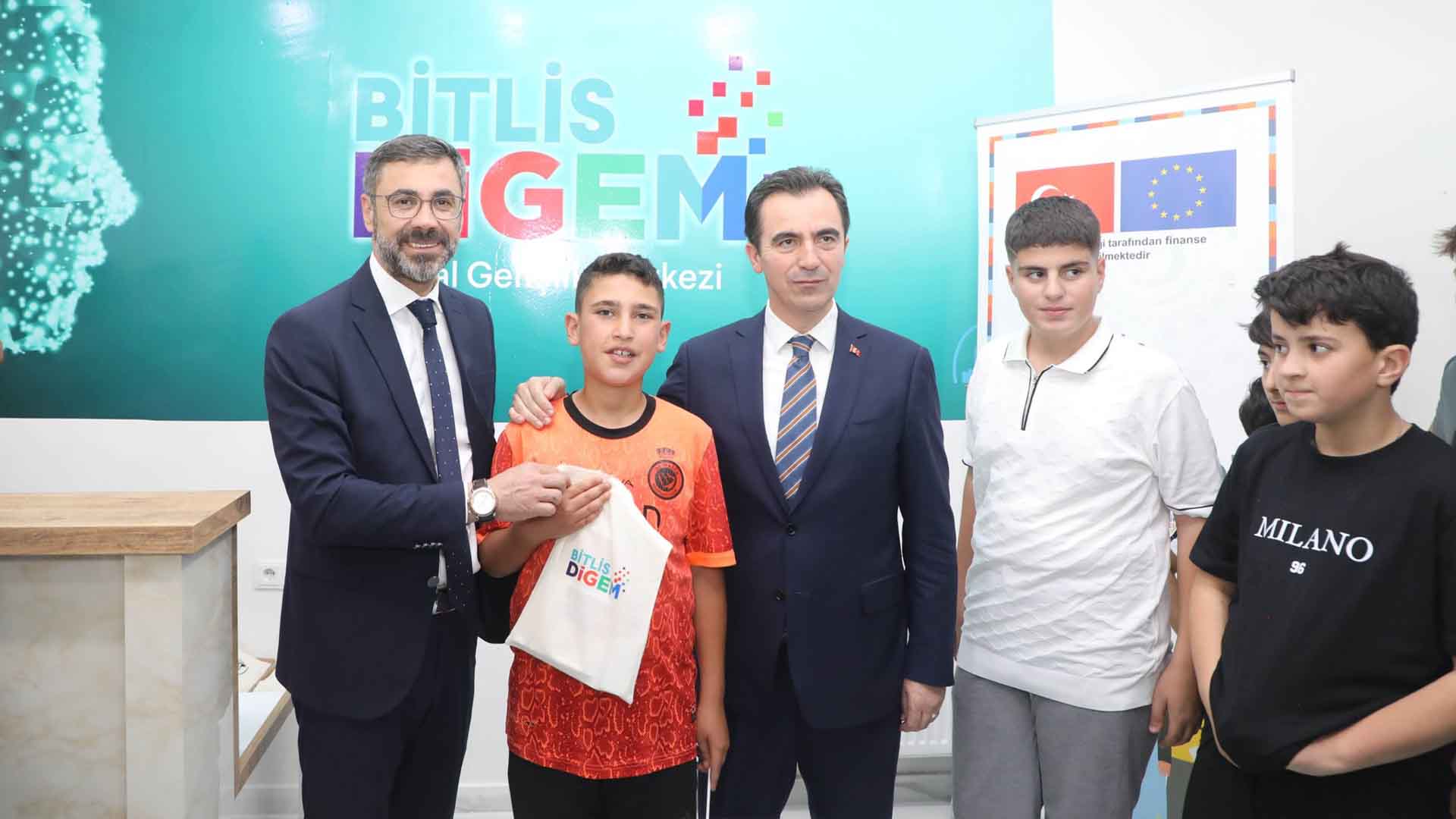 Bitlis’te Dijital Gençlik Merkezi Di̇gem Açıldı 2
