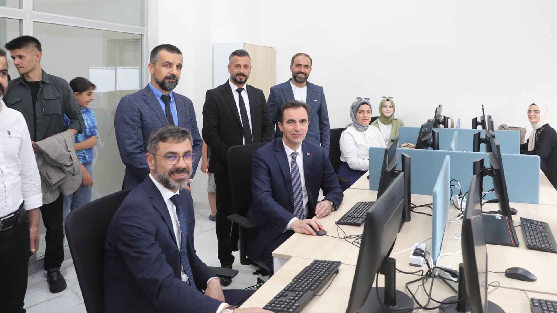 Bitlis’te Dijital Gençlik Merkezi Di̇gem Açıldı