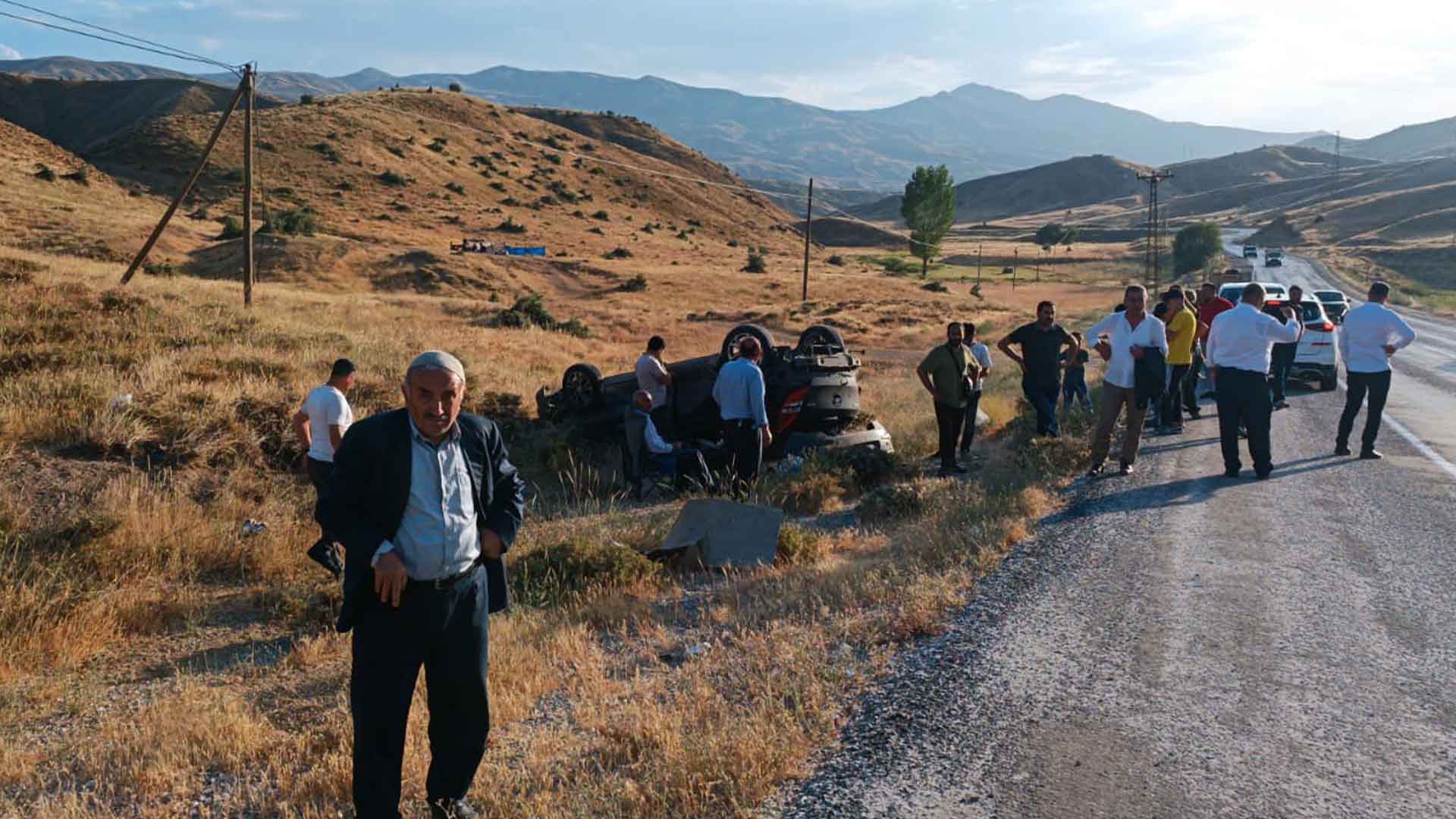 Bitlis’te İki Araç Çarpıştı, Araçlar Yoldan Çıktı, 2 Kişi Yaralandı 1