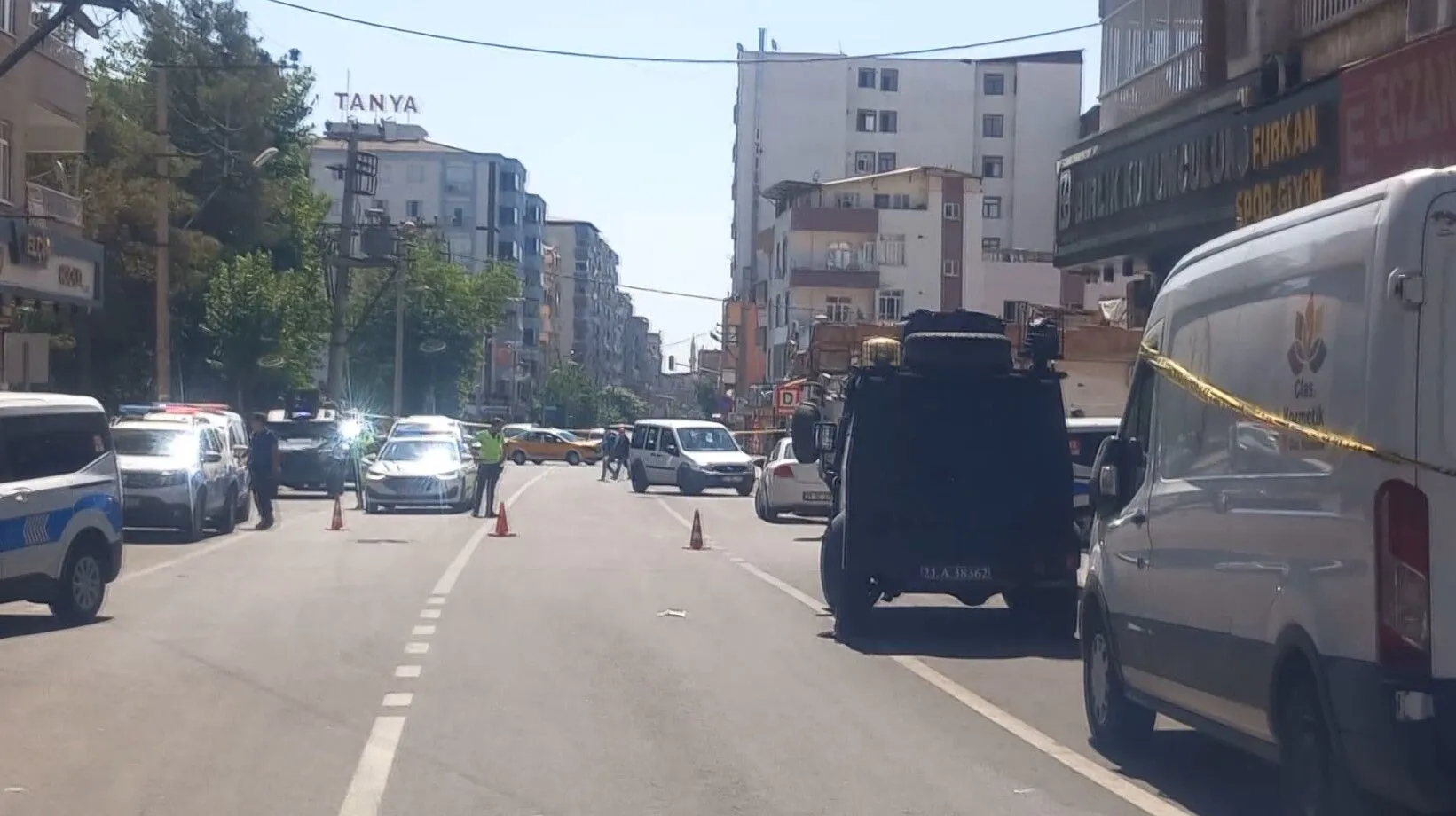 Diyarbakir Aile Ici Siddet Ihbarina Giden Polislere Ates Acildi 3 Yarali 6