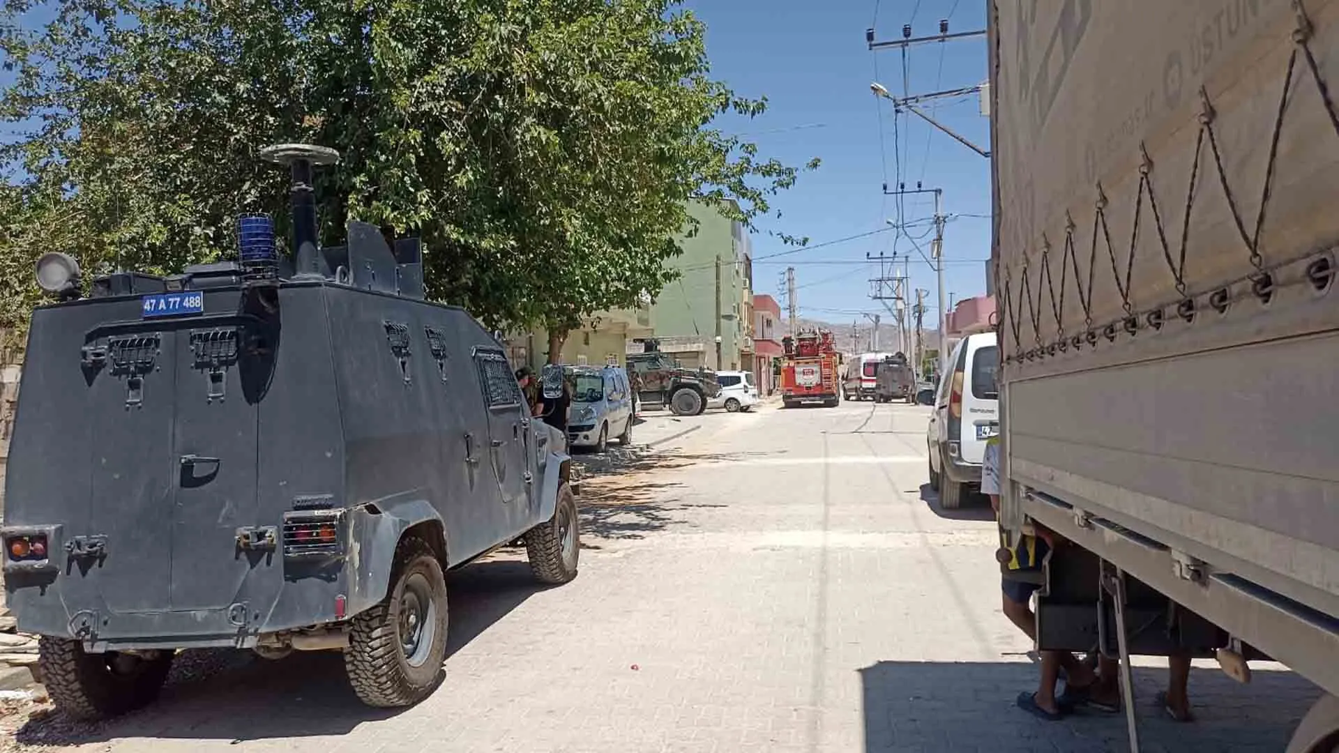 Esini Ve 2 Cocugunu Rehin Aldi Saatlerce Polise Direndi 1