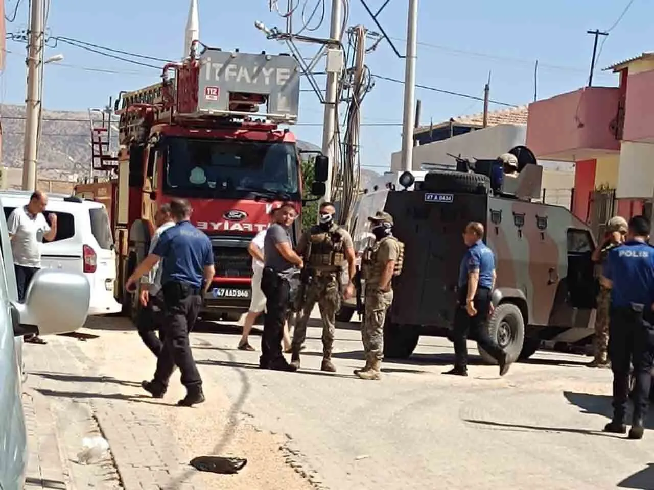 Esini Ve 2 Cocugunu Rehin Aldi Saatlerce Polise Direndi 2