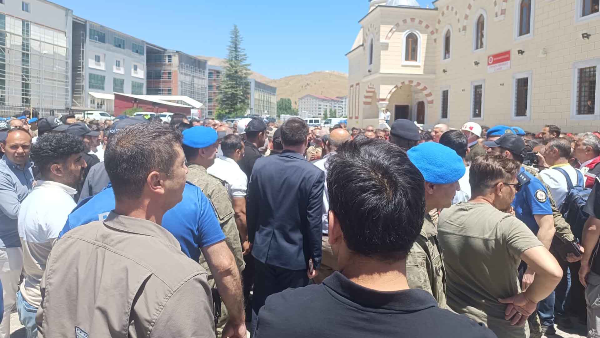 Şehit Celalettin Uyanık Son Yolculuğuna Uğurlanıyor 2