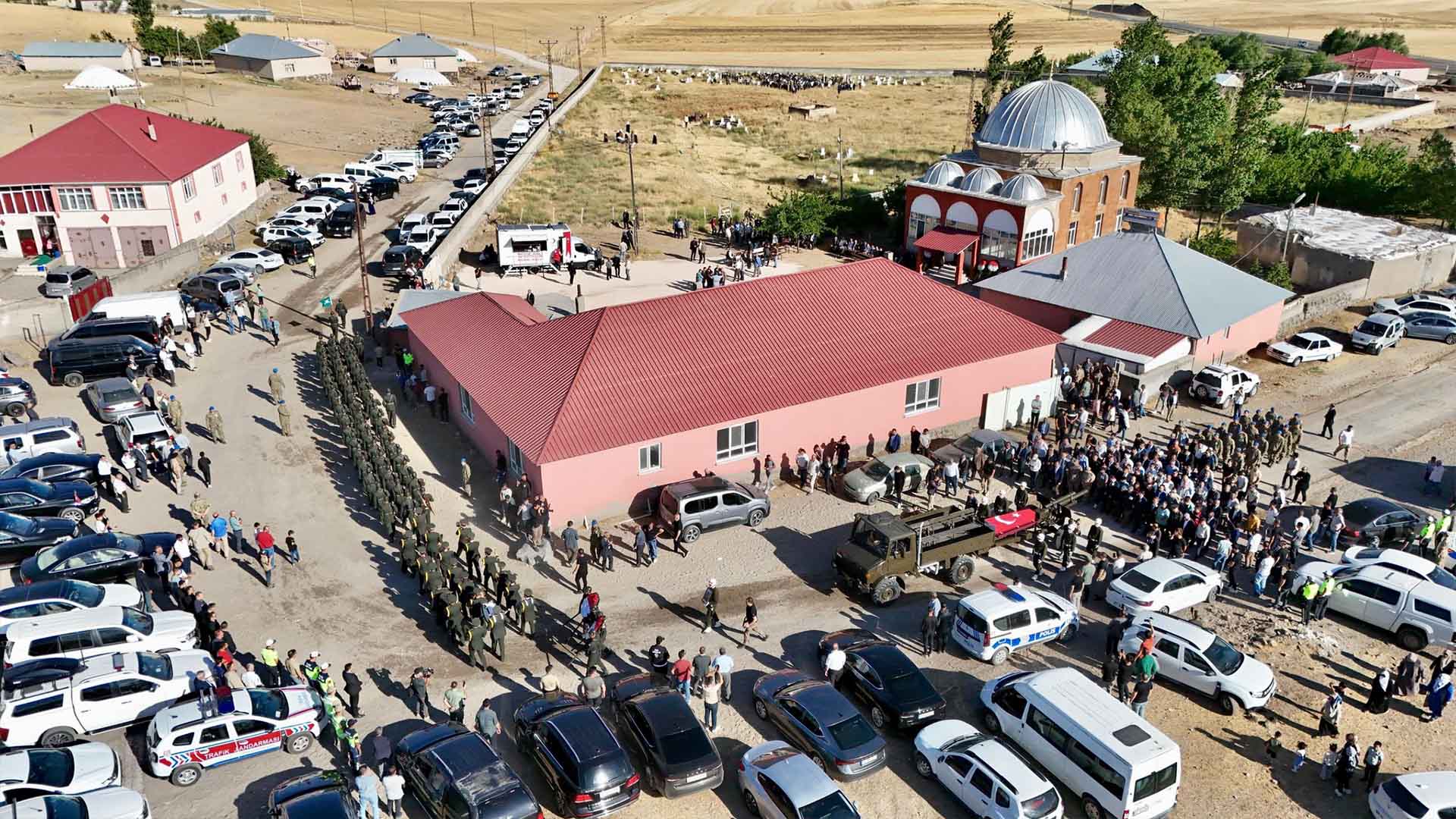 Şehit Mahsun Yeşiltaş Bitlis’te Son Yolculuğuna Uğurlandı 3