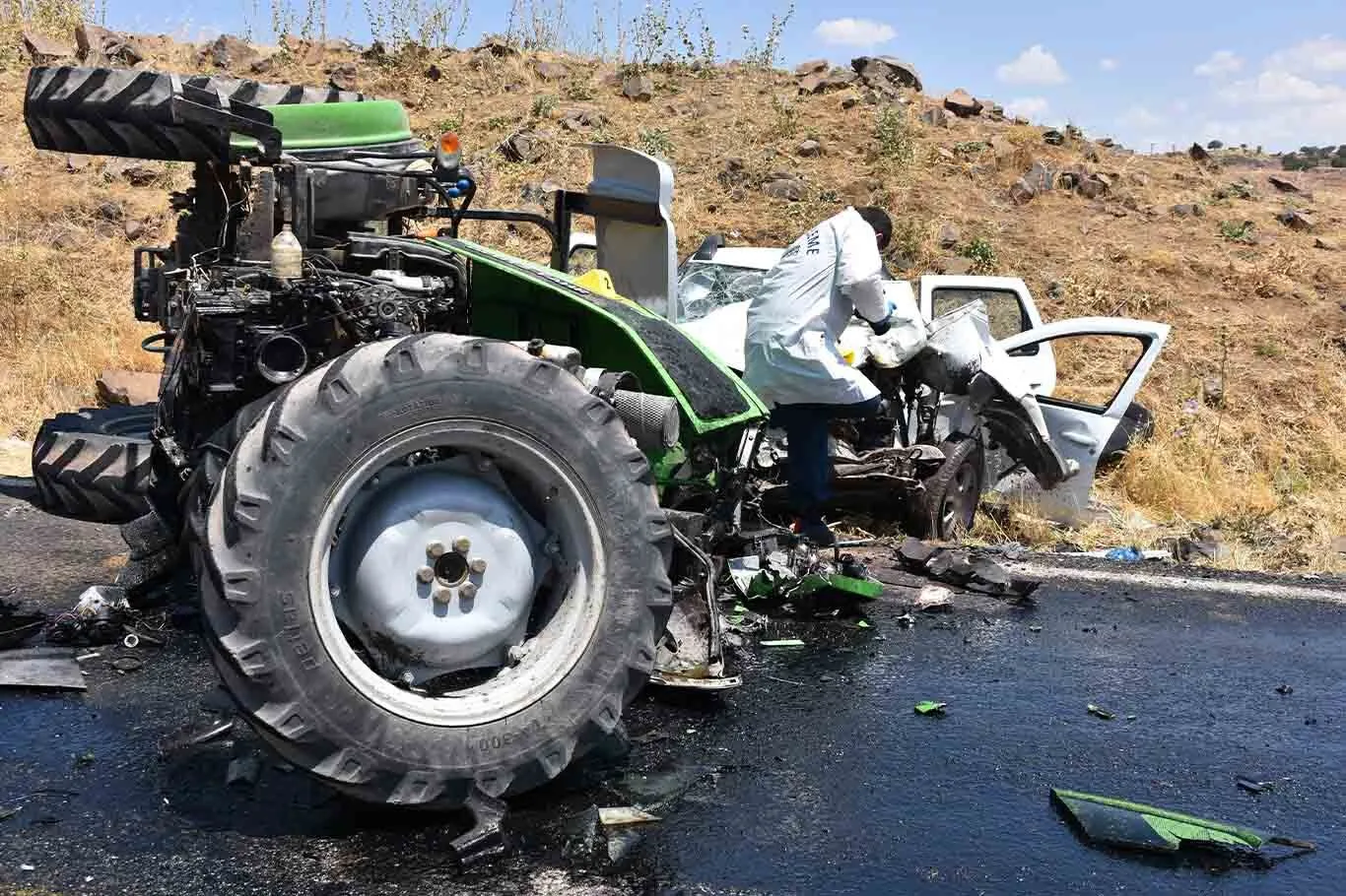 Siverek Diyarbakir Yolunda Feci Kaza 1 Olu 2 Yarali 1