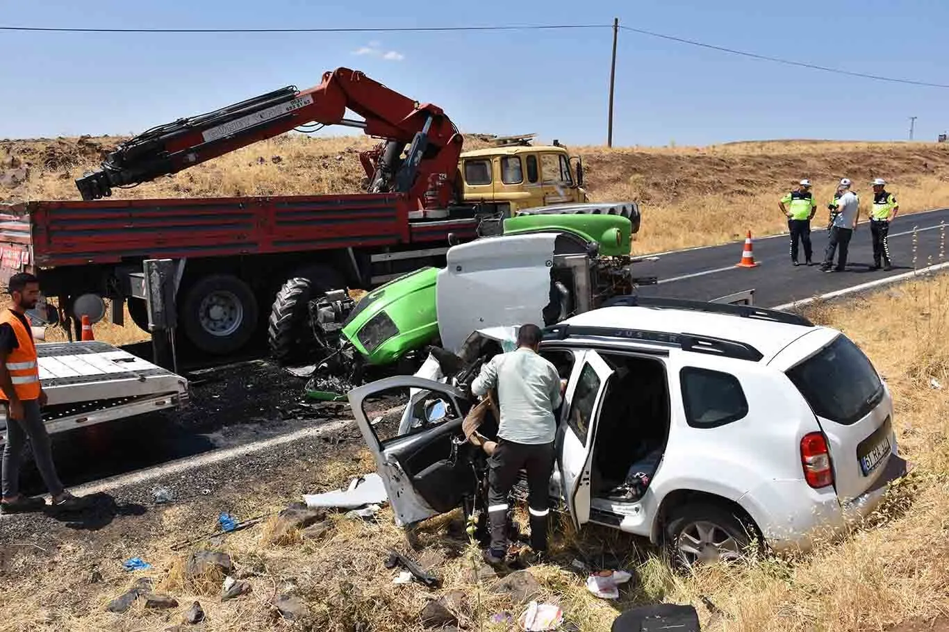Siverek Diyarbakir Yolunda Feci Kaza 1 Olu 2 Yarali 5