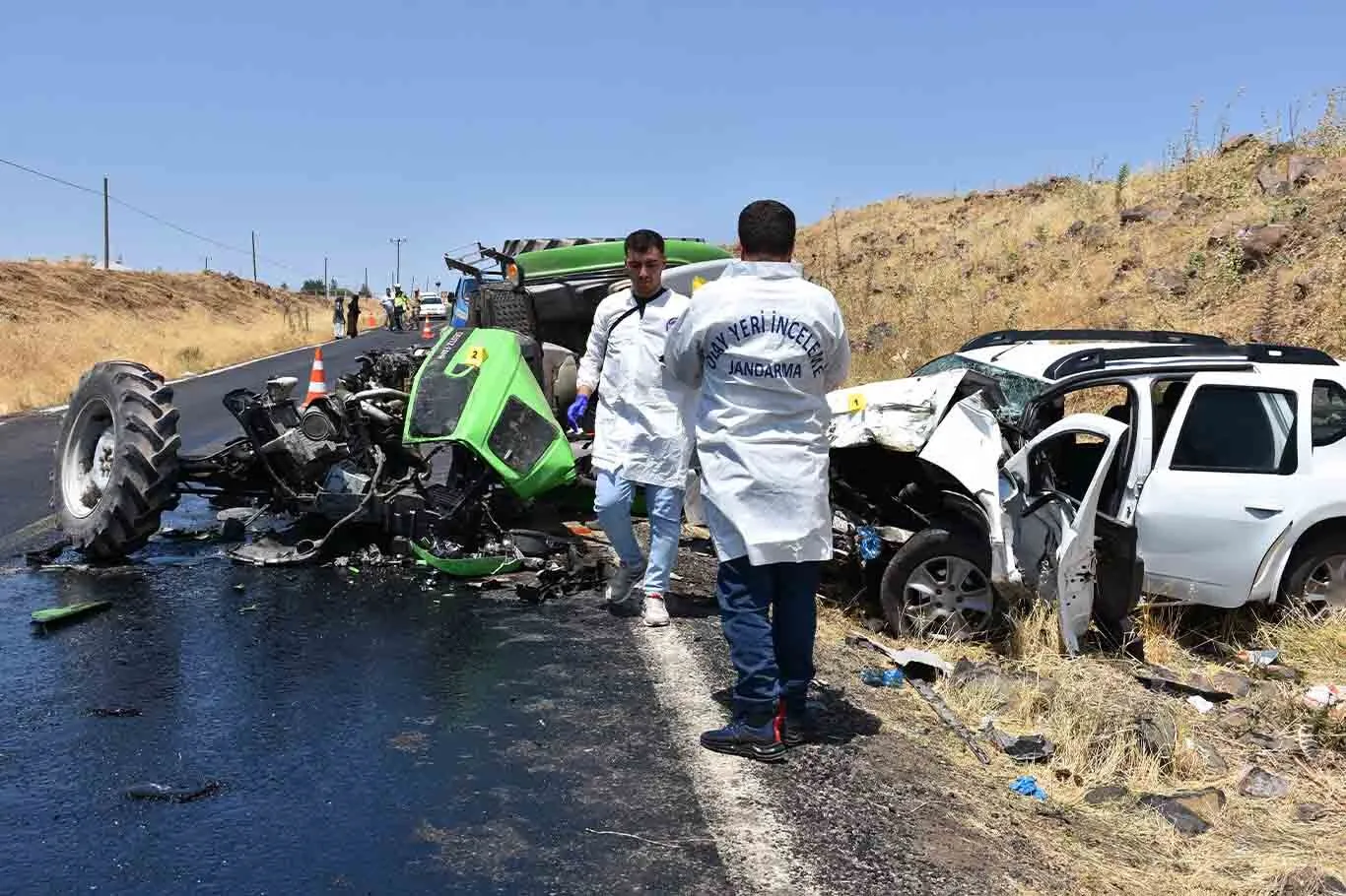 Siverek Diyarbakir Yolunda Feci Kaza 1 Olu 2 Yarali 7