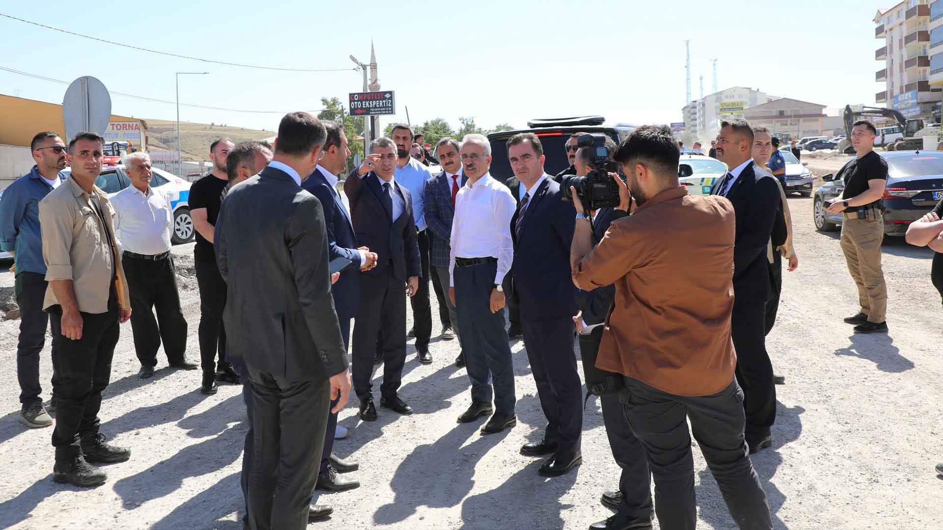 Ulaştırma Bakanı Tatvan Karşıyaka Kavşağı'nı İnceledi, Açılış Ağustos’ta 5
