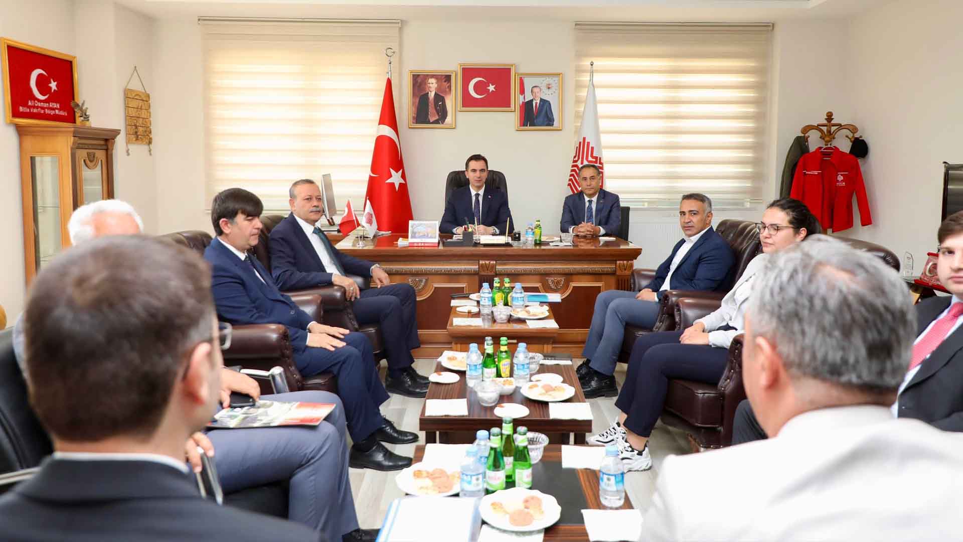 Vali Karakaya’dan Vakıflar Bölge Müdürlüğüne Ziyaret
