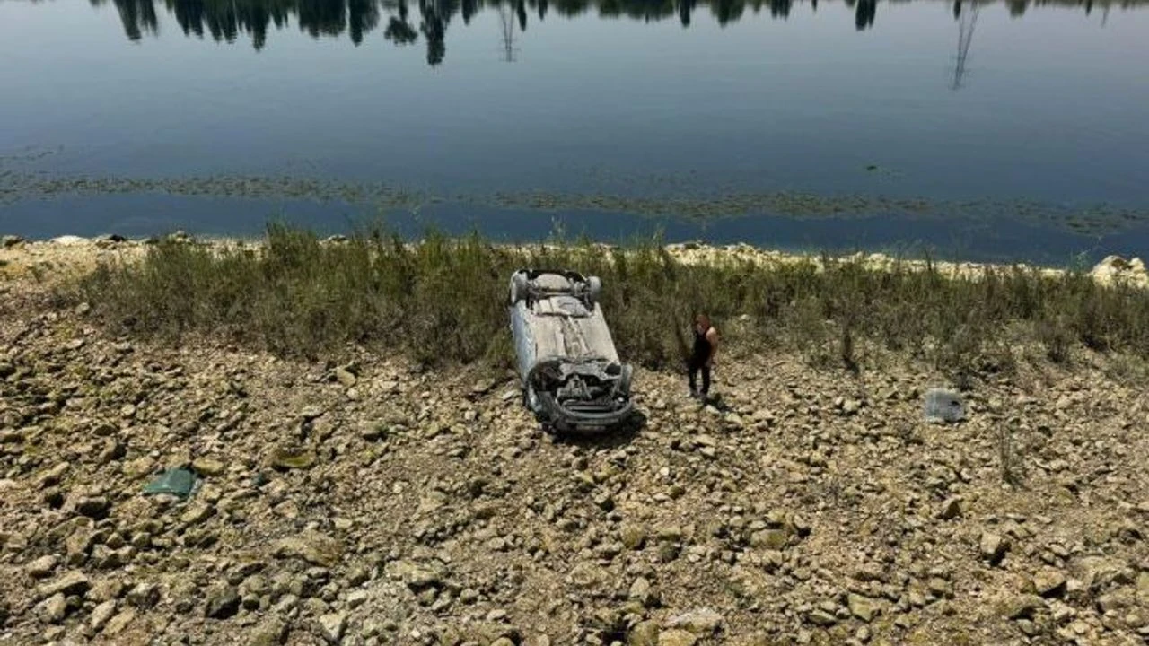 5 Metrelik Sarampolde Devrilen Aractan Mucize Kurtulus 2