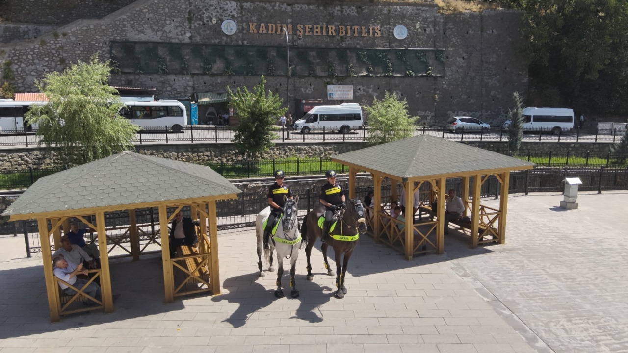 919C9F3F 8B3A 4280 96E6 D64B519D5272