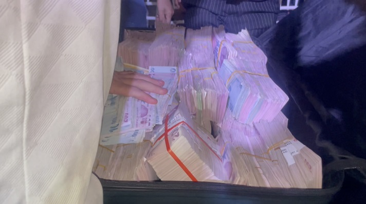 A S I R E T D U G U N U N D E G E L I N V E D A M A D A 20 M I L Y 879258 261162