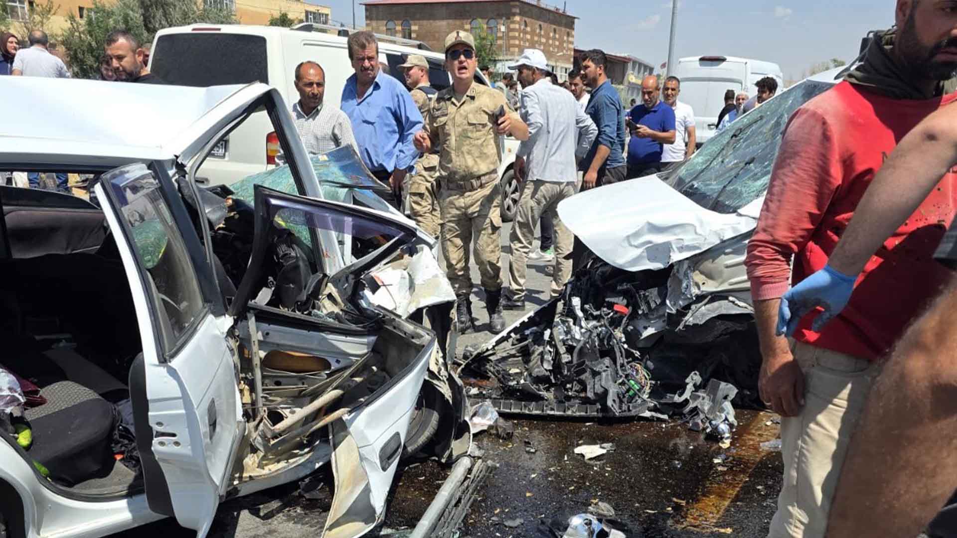 Ahlat’ta Zincirleme Kaza, 8 Kişi Yaralandı 1