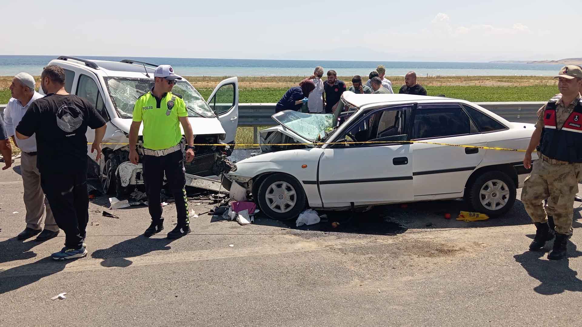 Ahlat’ta Zincirleme Kaza, 8 Kişi Yaralandı 2