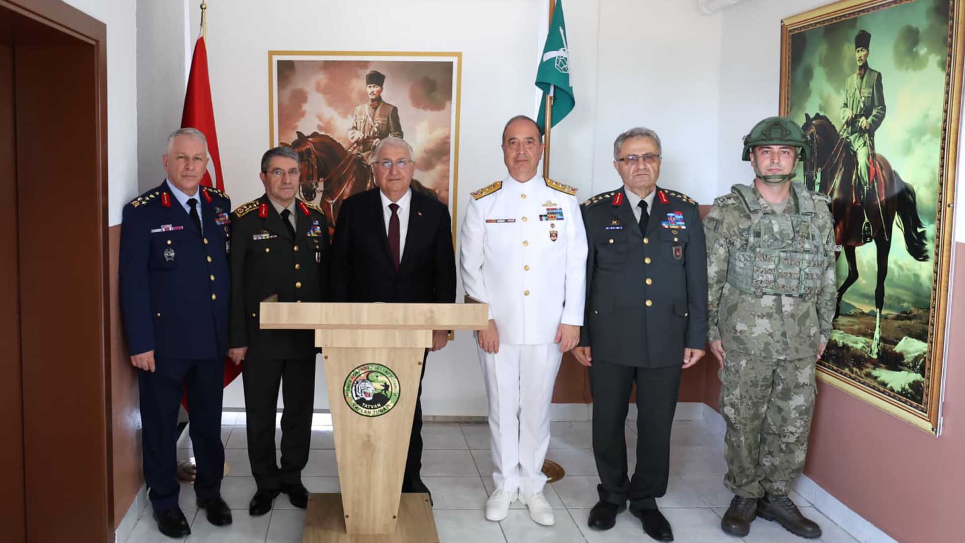 Bakan Güler, Ahlat Komando Tabur Komutanlığını Ziyaret Etti 3