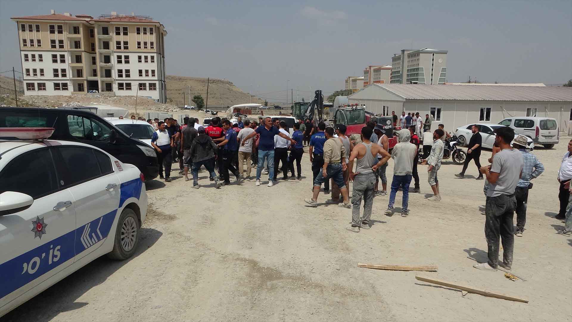 Battalgazi'de Şantiyede Silahlı Ve Bıçaklı Kavga, 2’Si Ağır 7 Yaralı 3