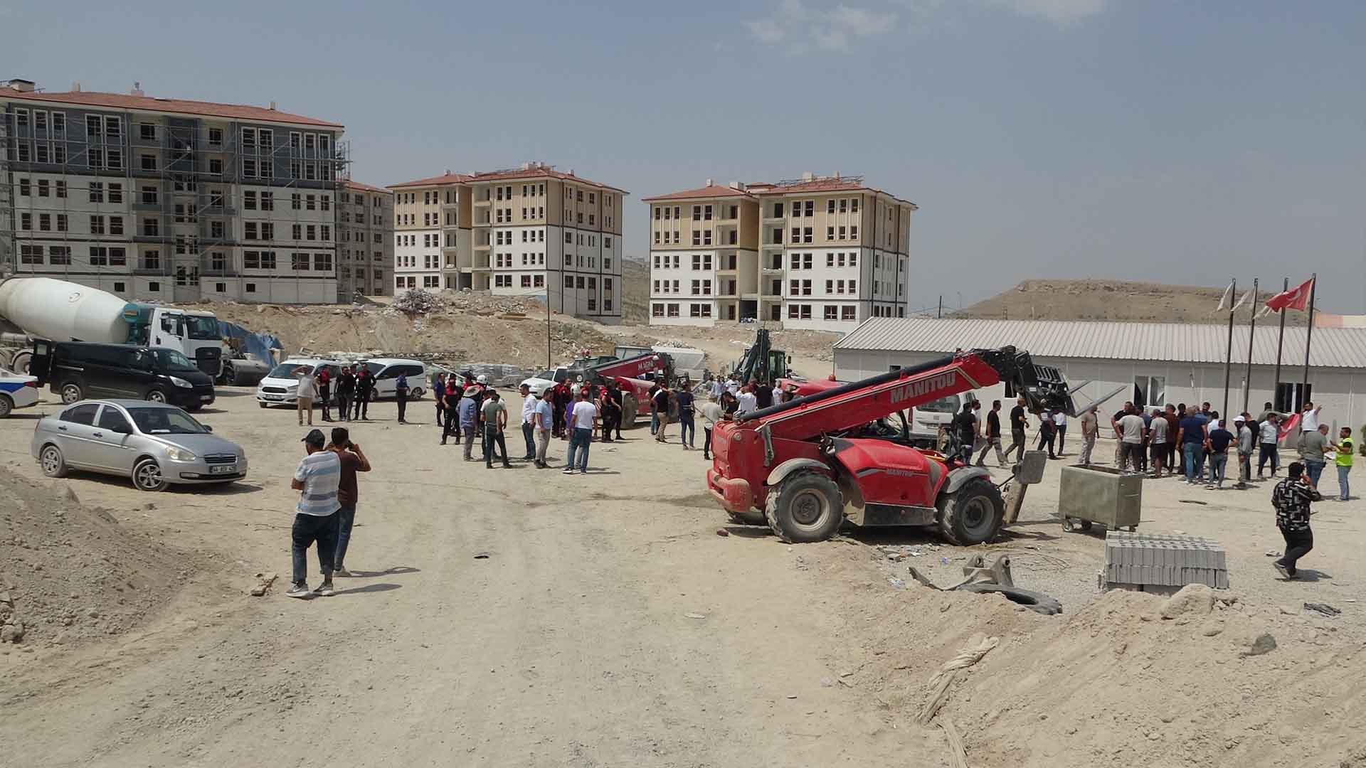 Battalgazi'de Şantiyede Silahlı Ve Bıçaklı Kavga, 2’Si Ağır 7 Yaralı1