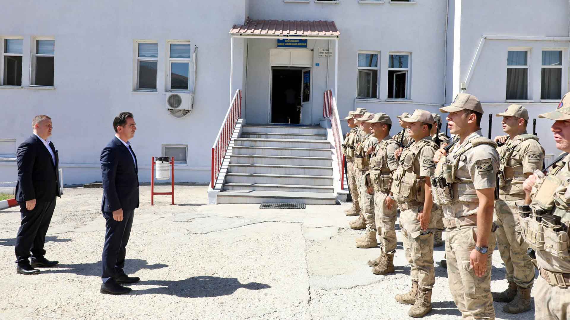 Bitlis Valisi Karakaya, Kavakbaşı Jandarma Karakolunu Ziyaret Etti