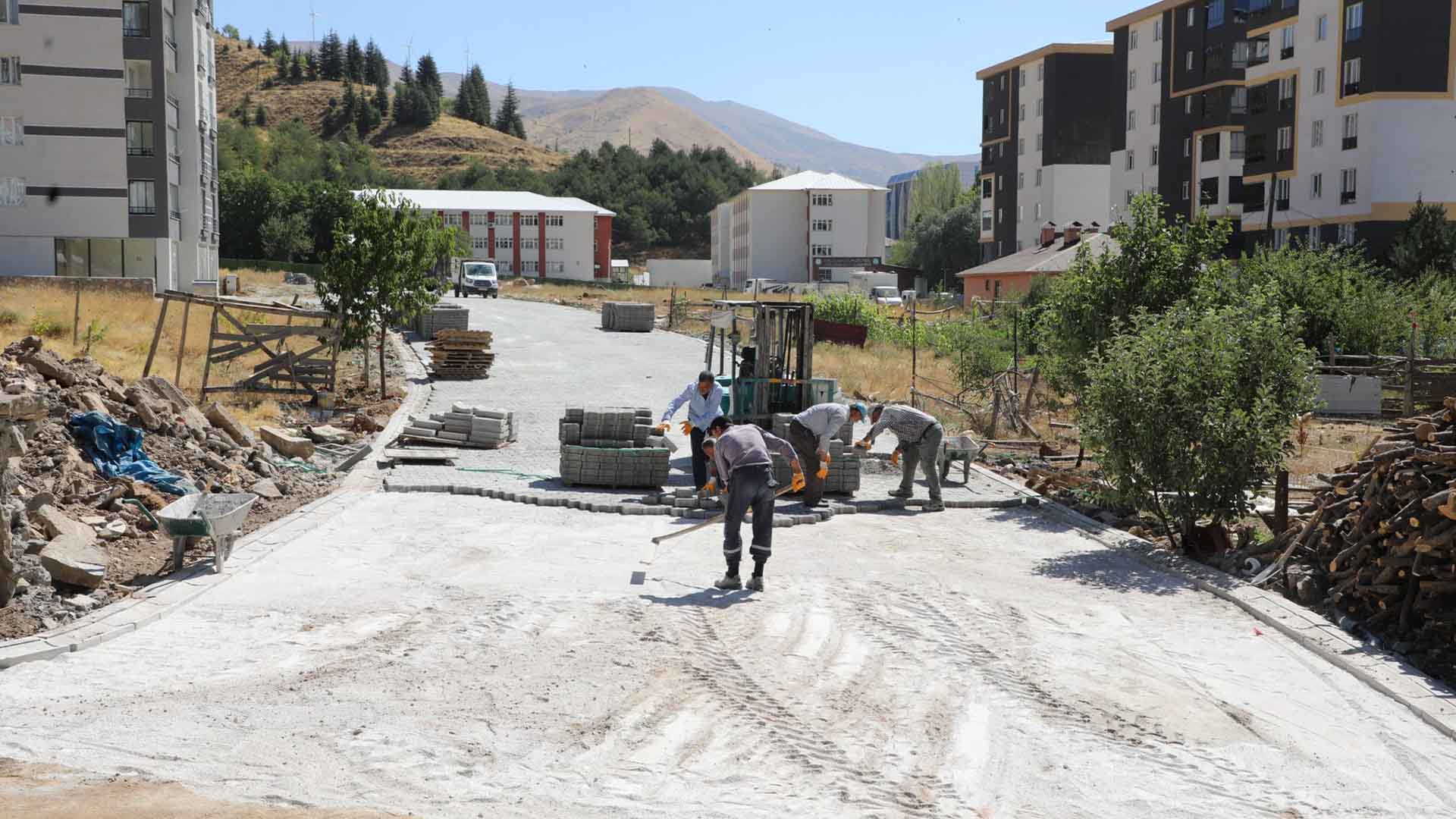 Bitlis'in Hüsrevpaşa Mahallesi’nde Yol Konforu Yükseliyor 1