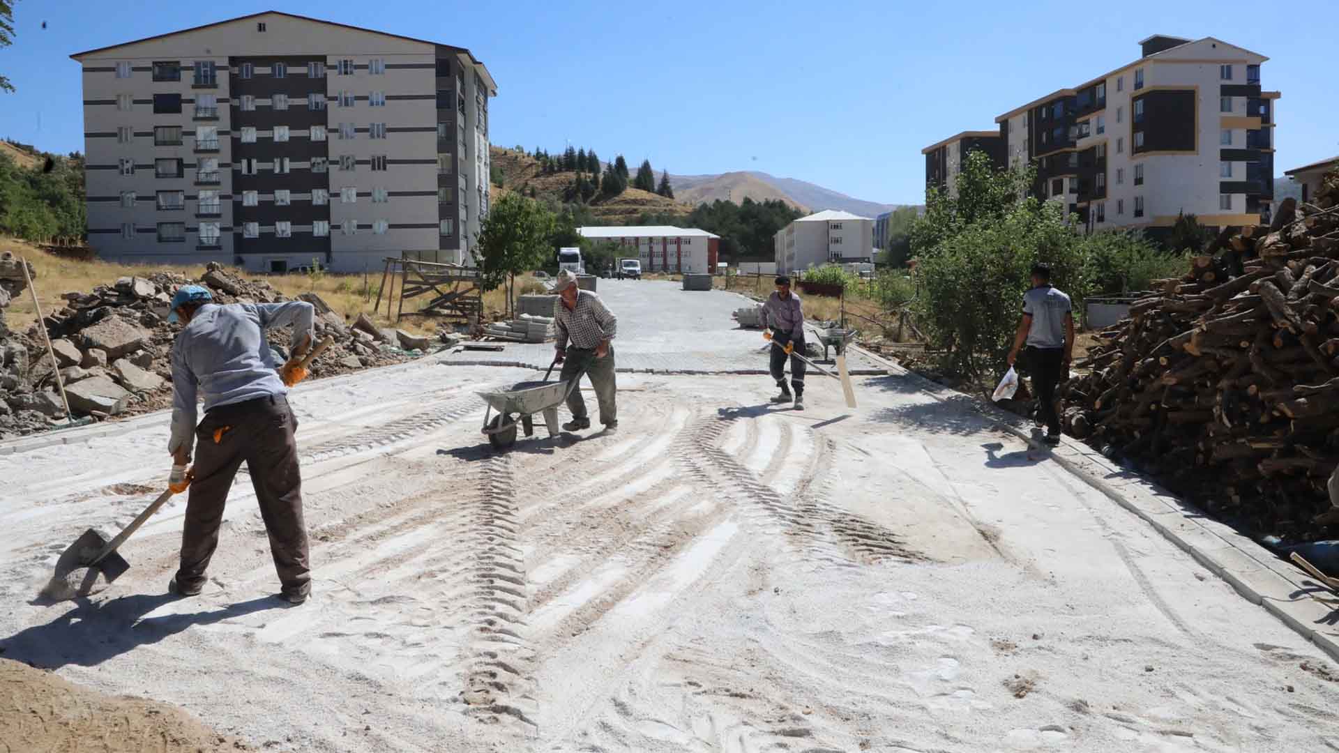 Bitlis'in Hüsrevpaşa Mahallesi’nde Yol Konforu Yükseliyor 2