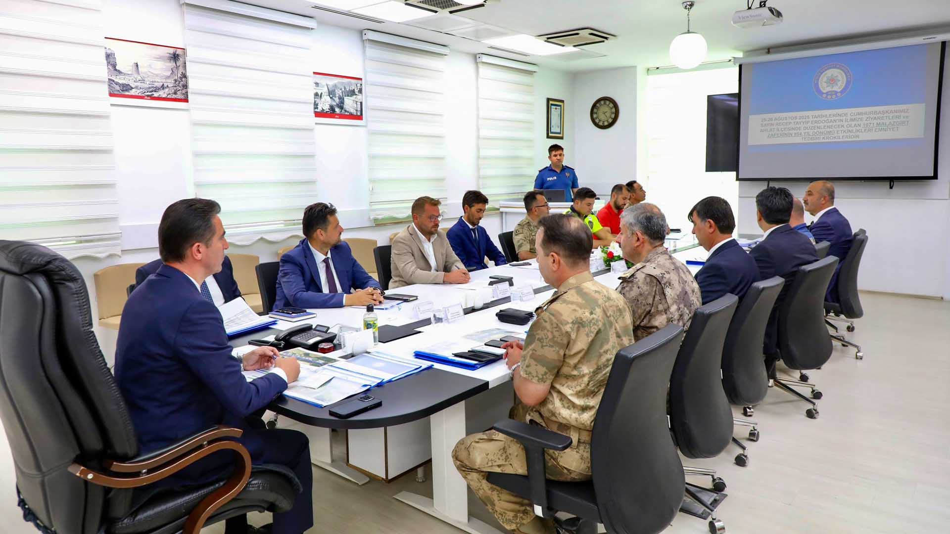 Bitlis’te Malazgirt Zaferi Ve Ahlat Şenlikleri Öncesi Değerlendirme Toplantısı