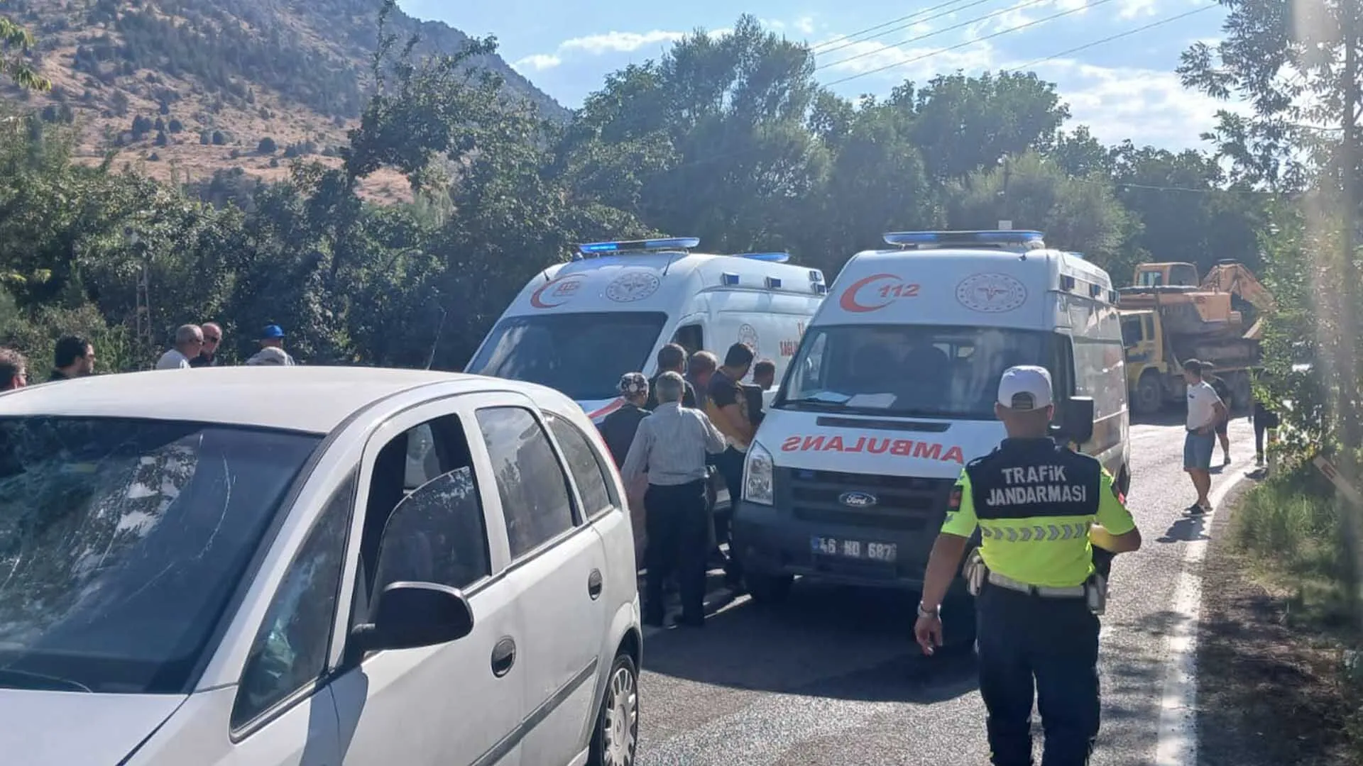 Cenazeye Gidenlere Otomobil Carpti 2 Olu 3 Yarali 1